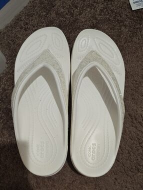 CROCS Women’s White Glitter V-Strap Sandals